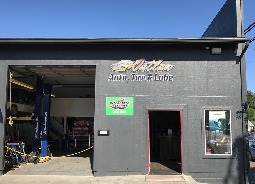 More Photos Of 711 Spruce St, Myrtle Point Auto Repair For Sale