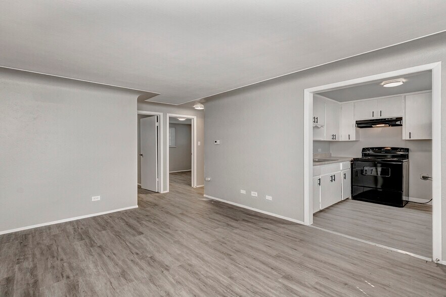 More Photos Of 1601-1645 Joliet St, Aurora Apartments For Sale