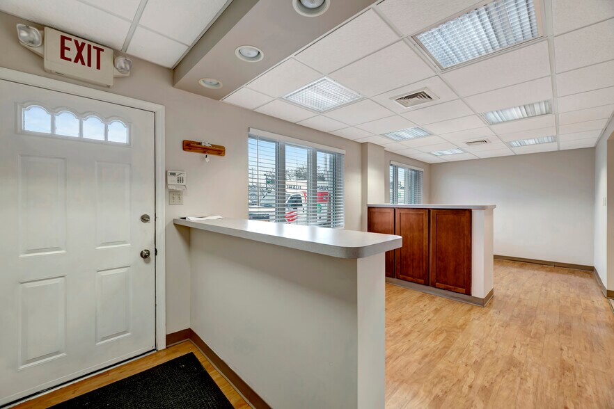 More Photos Of 101 N Gray Ave, Wilmington Medical For Sale