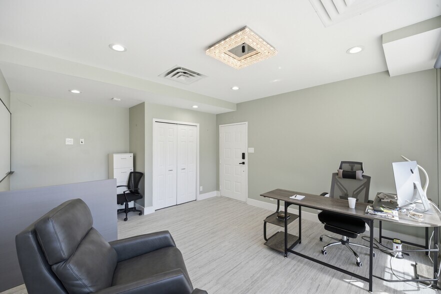 More Photos Of 6800 Fleetwood Rd, McLean Apartments For Lease