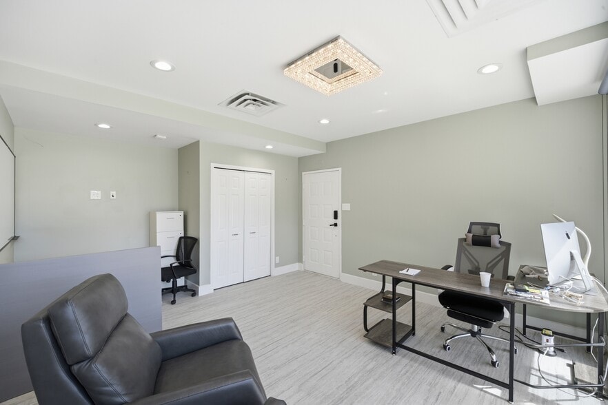 More Photos Of 6800 Fleetwood Rd, McLean Apartments For Sale