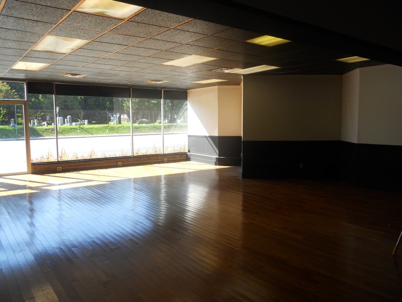 More Photos Of 311-313 W Jericho Tpke, Huntington Storefront For Sale