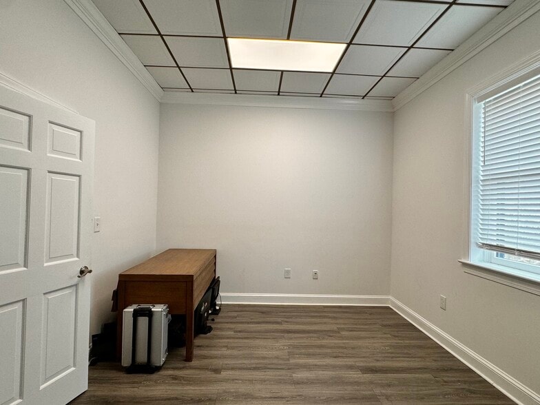 More Photos Of 490 Westfield Rd, Charlottesville Storefront Retail Office For Sale