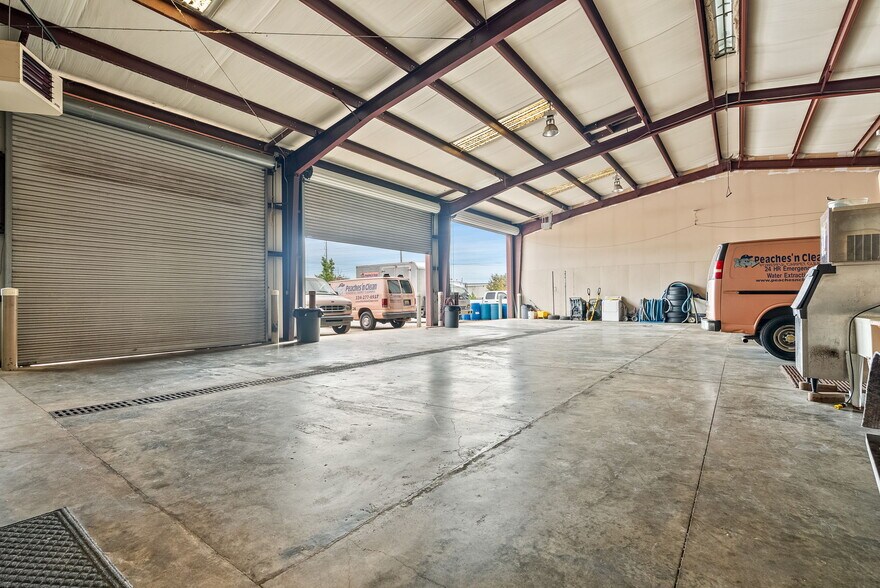 More Photos Of 834-840 Lagoon Business Loop, Montgomery Light Distribution For Lease