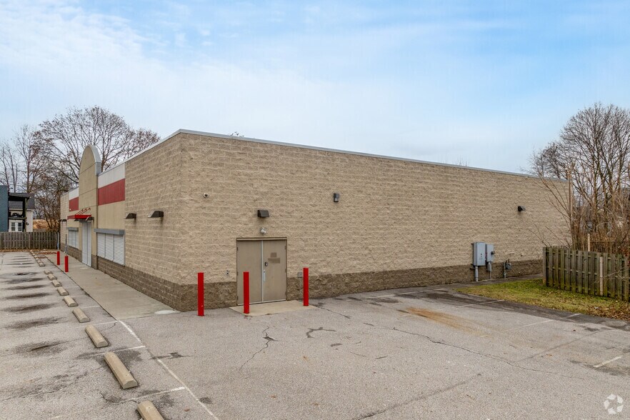 More Photos Of 580 Vernon Odom Blvd, Akron Freestanding For Lease