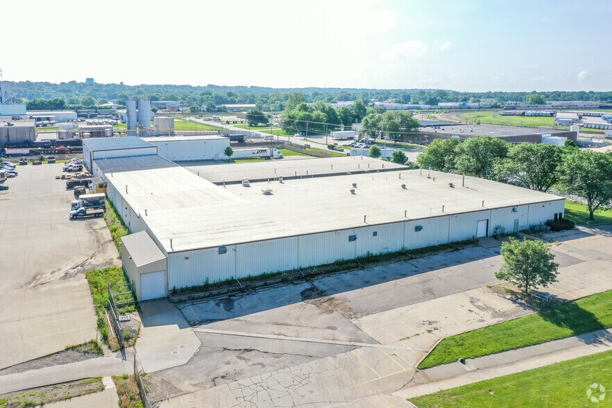 More Photos Of 1800 Hull Ave, Des Moines Manufacturing For Lease