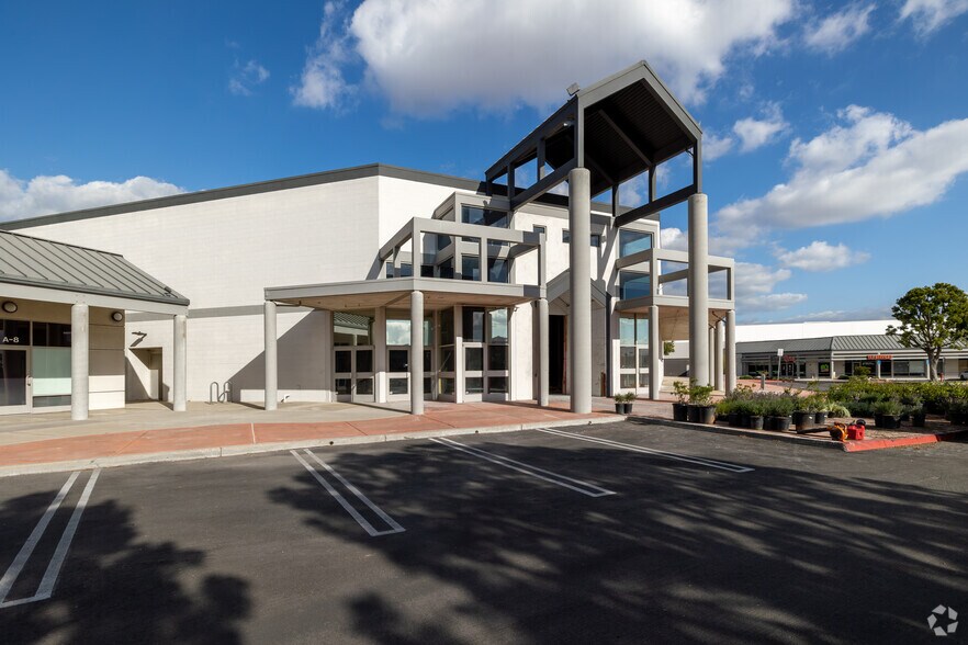 More Photos Of 24318 Hemlock Ave, Moreno Valley Unknown For Lease