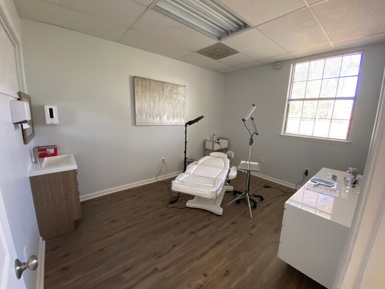 More Photos Of 8622 Lee Hwy, Fairfax Medical For Sale