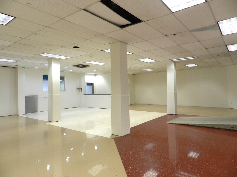 More Photos Of 202 E Main St, Montrose Storefront Retail Office For Lease