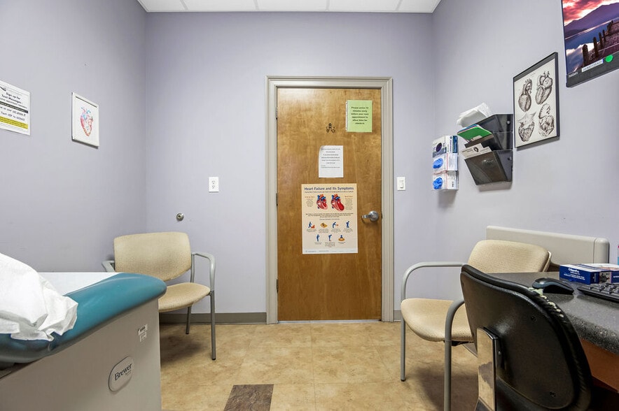 More Photos Of 4275 Western Blvd, Jacksonville Medical For Sale