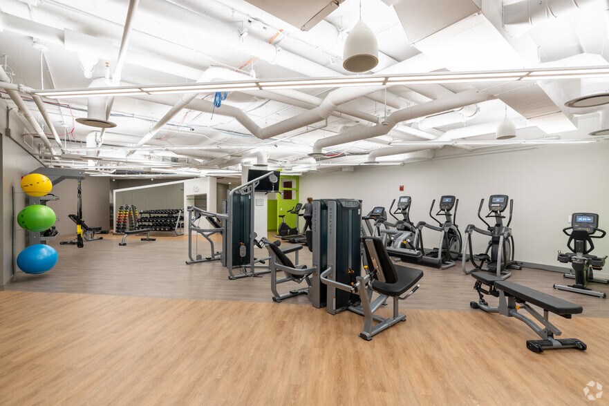 More Photos Of 10 N Martingale Rd, Schaumburg Coworking Space