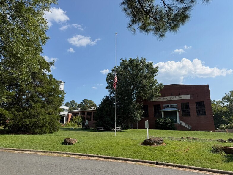 More Photos Of 480 Hillsboro St, Pittsboro Office For Lease