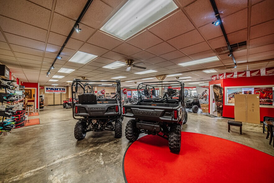 More Photos Of 1014 W Main St, Princeton Freestanding For Sale