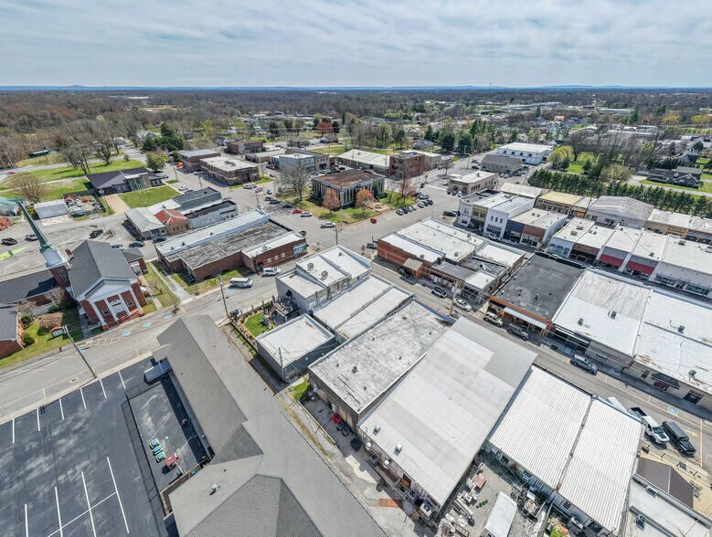 More Photos Of 108 W Walnut St, Smithville Restaurant For Sale