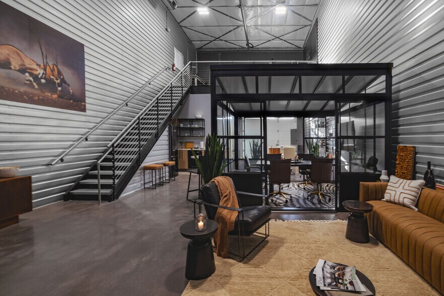 More Photos Of 15431 Fitzhugh Rd, Dripping Springs Showroom For Sale