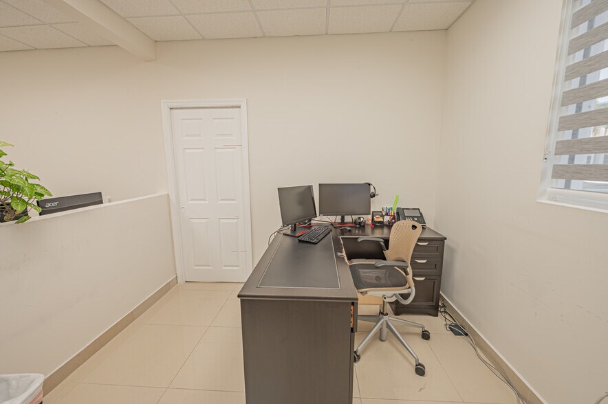 More Photos Of 20810-20818 W Dixie Hwy, Miami Medical For Sale
