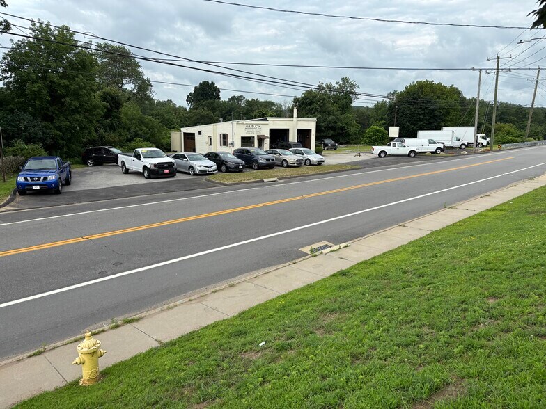 More Photos Of 114 Columbia Ave, Willimantic Auto Repair For Lease