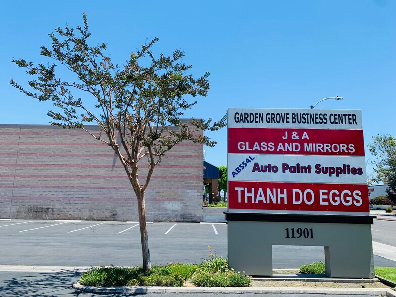 More Photos Of 11901 Westminster Ave, Garden Grove Warehouse For Lease