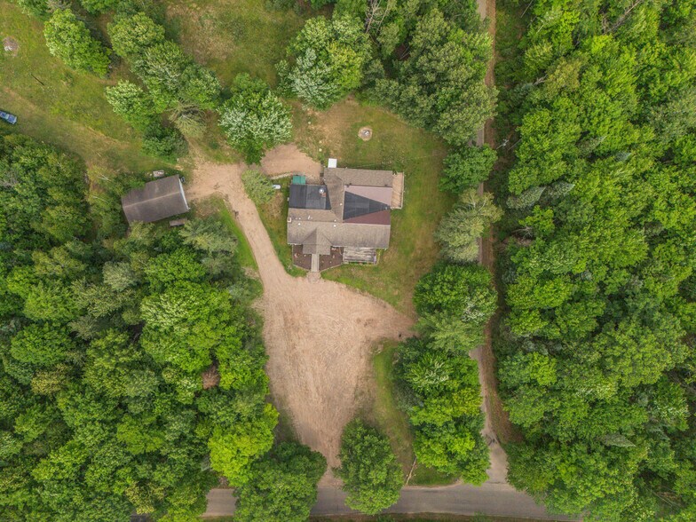 More Photos Of 216 S Shore Dr, Pickerel Restaurant For Sale