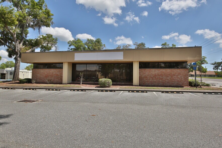 More Photos Of 3617 NE 7th St, Ocala Bank For Lease
