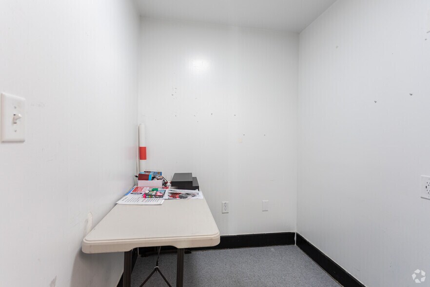 More Photos Of 495 W University Pky, Orem Storefront Retail Office For Lease