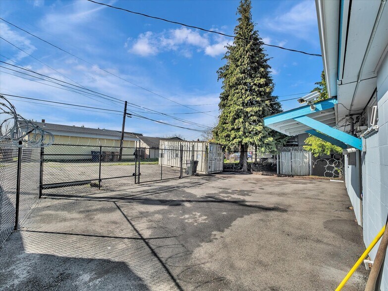 More Photos Of 3710 6th Ave, Tacoma General Retail For Sale