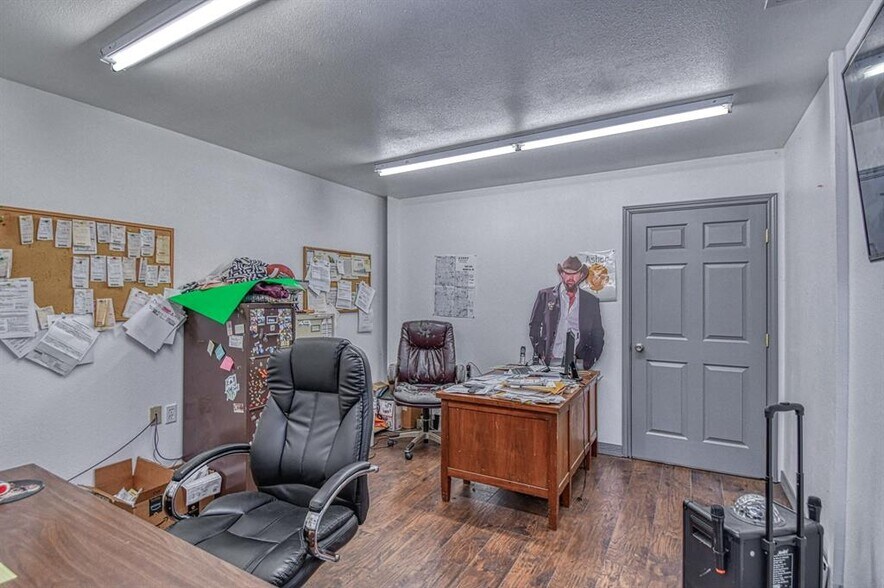 More Photos Of 102 E Central Blvd, Anadarko Freestanding For Sale