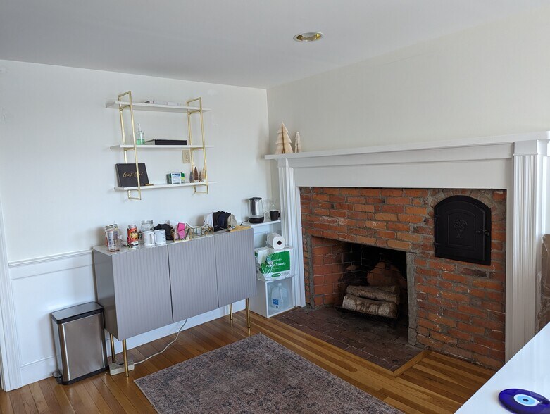 More Photos Of 14 Inn St, Newburyport Office For Lease