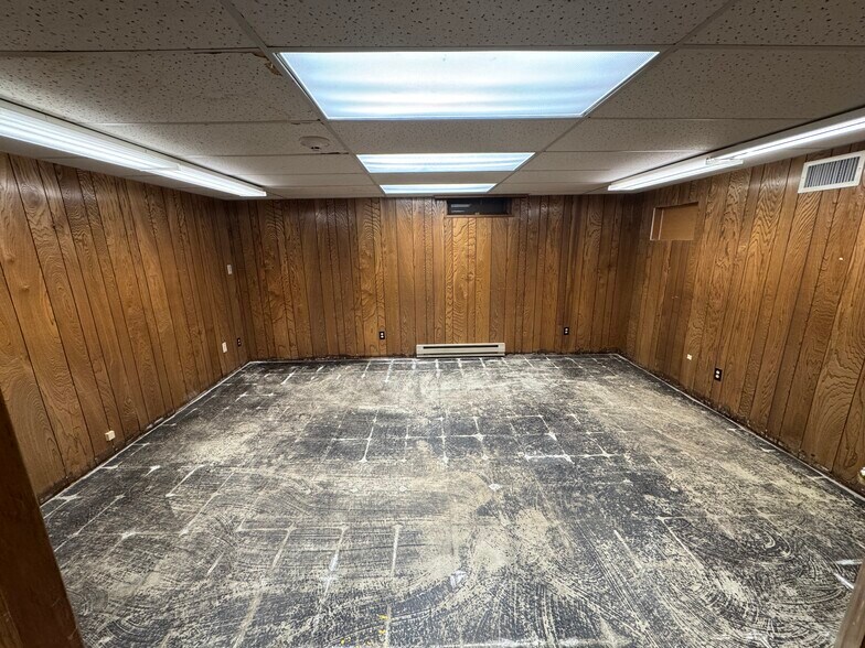 More Photos Of 132 Main St, Southington Bank For Lease