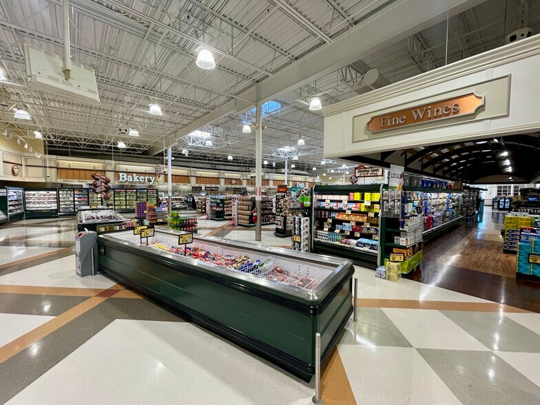 More Photos Of 5706 Wyalong Dr, Charlotte Storefront For Lease