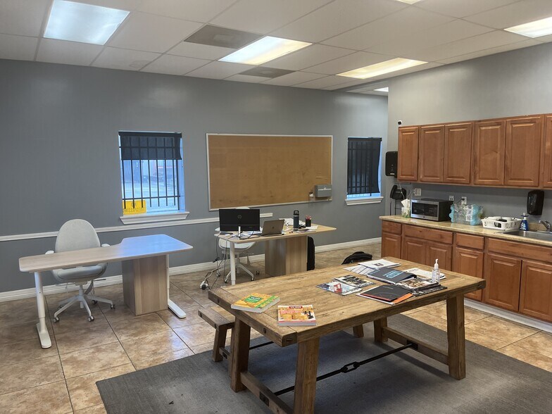 More Photos Of 2034 McAulty Rd, Houston Unknown For Lease