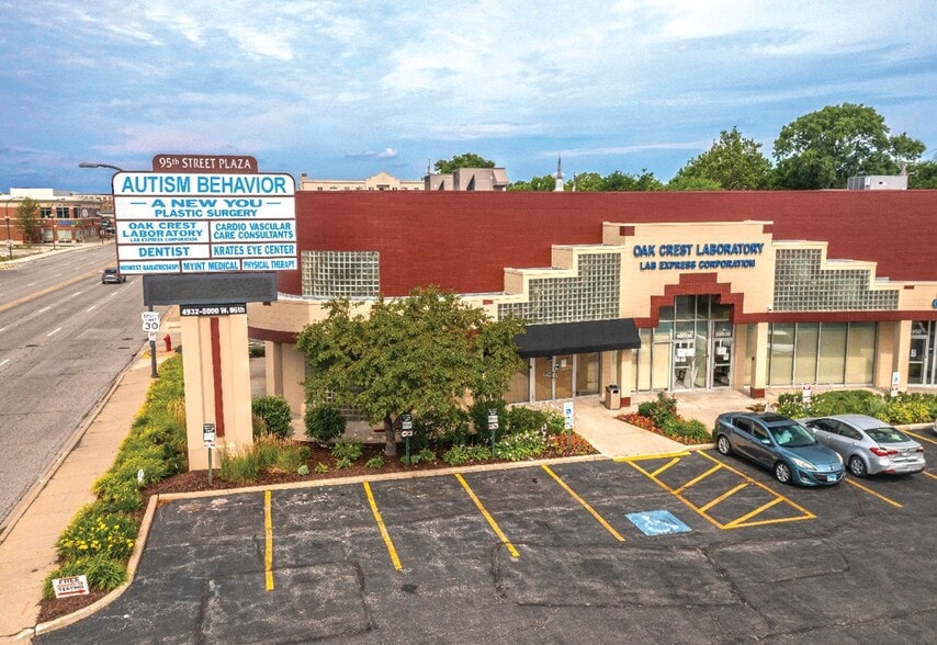 More Photos Of 4932-5000 W 95th St, Oak Lawn Storefront For Lease