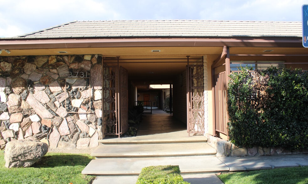 More Photos Of 3731 Tibbetts St, Riverside Medical For Lease