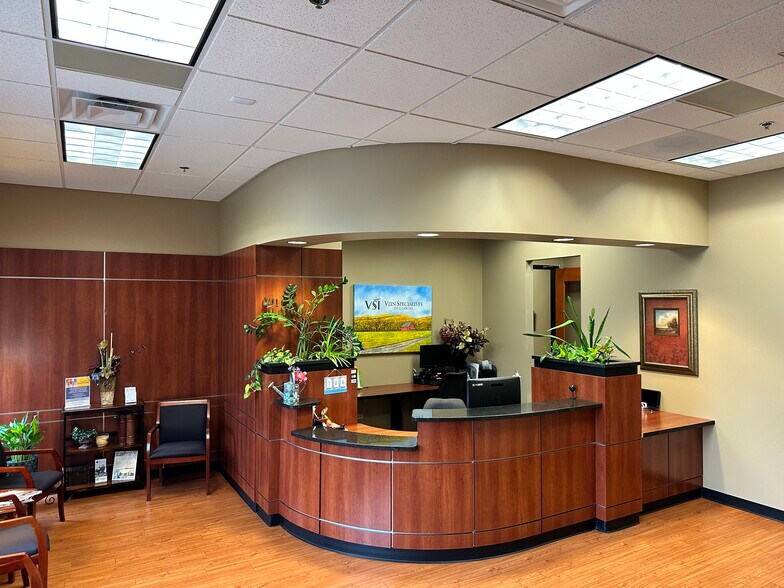 More Photos Of 1670 Capital St, Elgin Medical For Sale