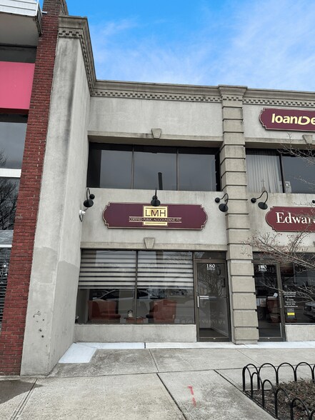 More Photos Of 180 E Main St, Patchogue Office For Lease