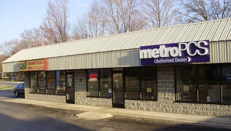 More Photos Of 2085 E Apple Ave, Muskegon Storefront For Lease