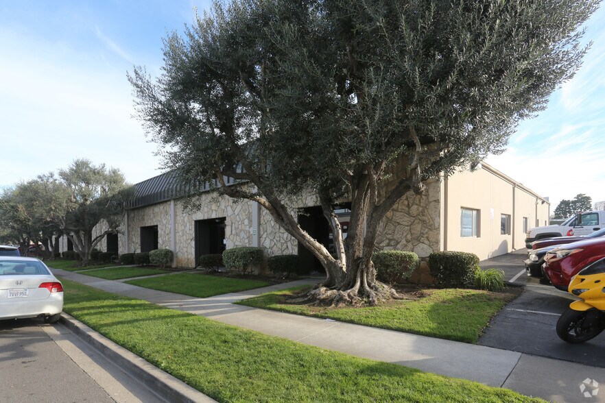 Primary Photo Of 887 W 16th St, Newport Beach Light Manufacturing For Lease