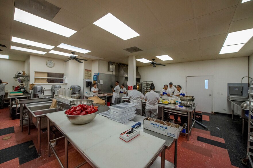 More Photos Of 1419 W Diversey Pky, Chicago Office For Sale