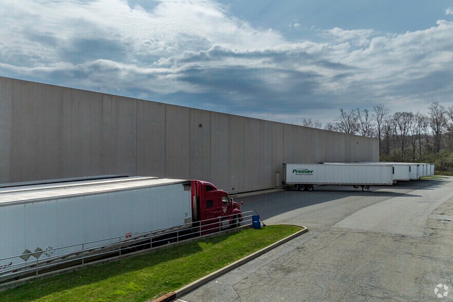 More Photos Of 350 Clark Dr, Mount Olive Office For Lease