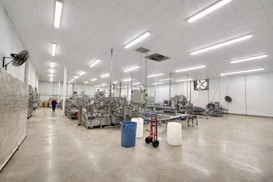 More Photos Of 30 Rockland Park Ave, Tappan Warehouse For Lease