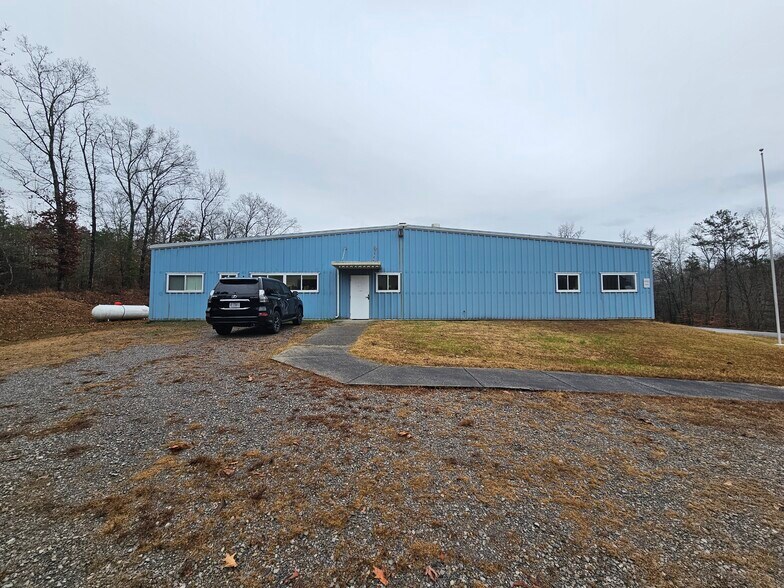 More Photos Of 205 Industrial Pike, Whitwell Manufacturing For Sale