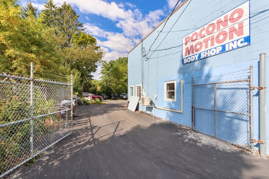More Photos Of 1413 N 5th St, Stroudsburg Service For Sale