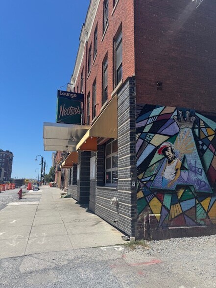 More Photos Of 188 Main St, Burlington Bar For Lease