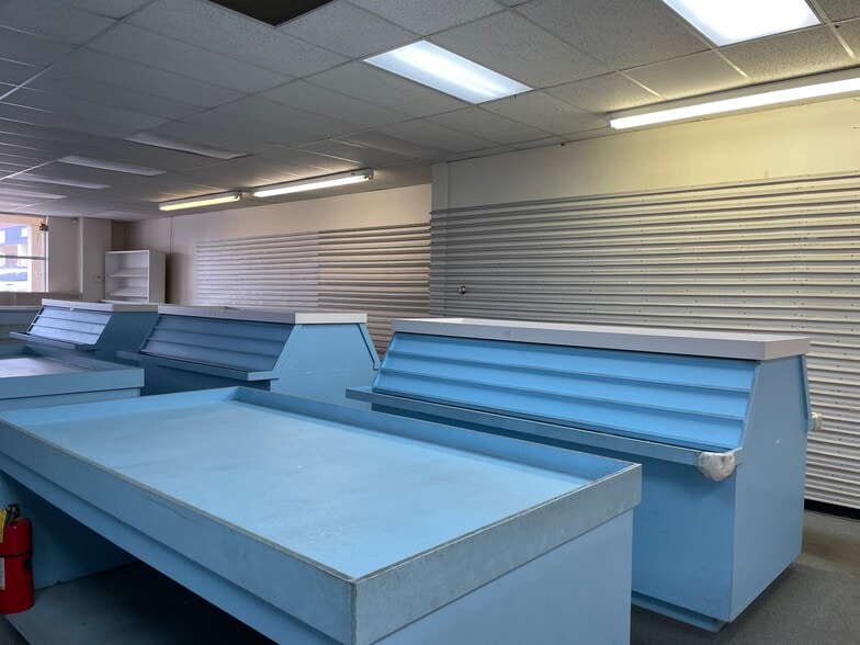 More Photos Of 2200 S Monaco Pky, Denver Storefront For Lease