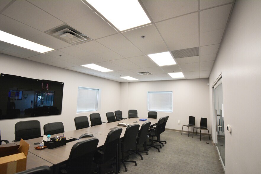 More Photos Of 3709-3711 Cavalier Dr, Garland Warehouse For Sale