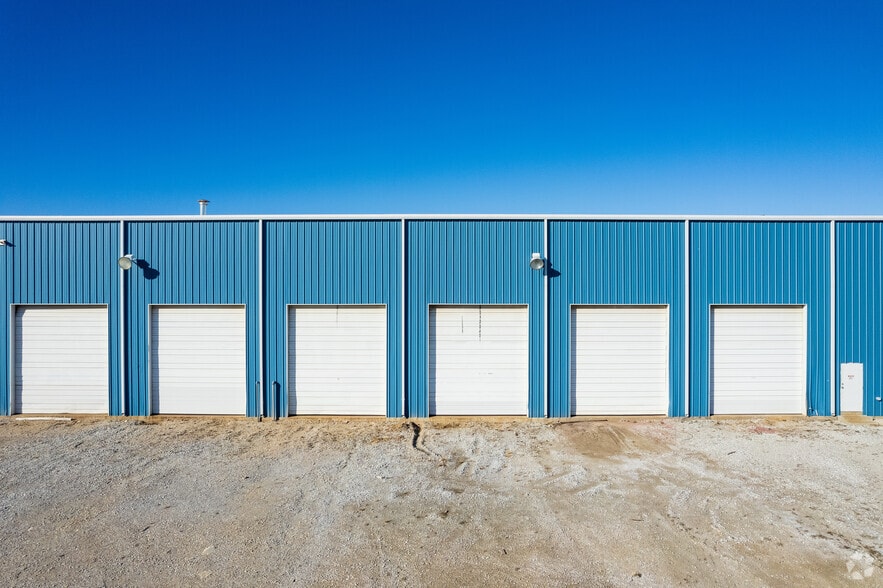 More Photos Of 500 Randall St, Rhome Manufacturing For Lease