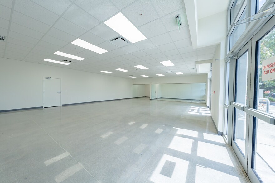 More Photos Of 3501 Burris Rd, Davie Distribution For Lease