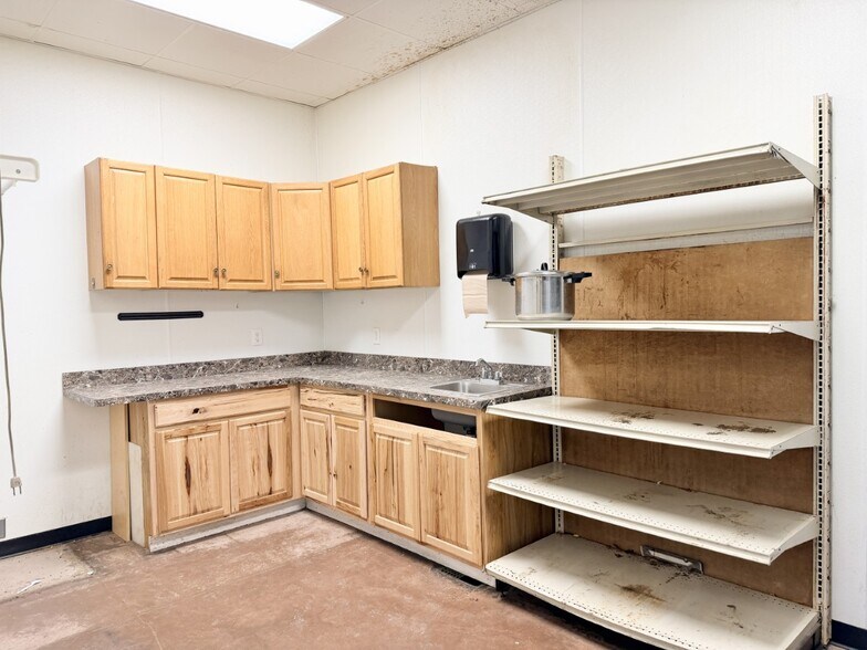 More Photos Of 302 S Broadway St, Jamesport General Retail For Sale