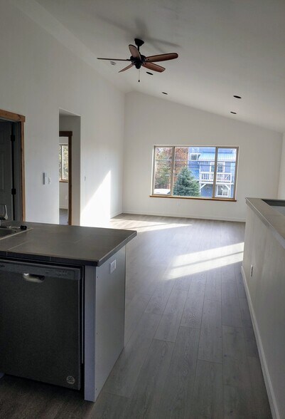 More Photos Of 428 NE Burnside Ave, Bend Apartments For Sale