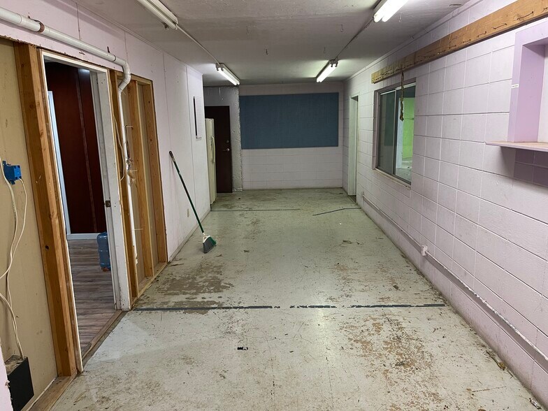 More Photos Of 5309 Rogue River Hwy, Rogue River Warehouse For Sale